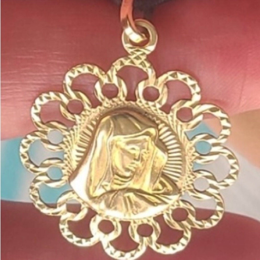 Elegant MotherMary 14kt Gold Pendant